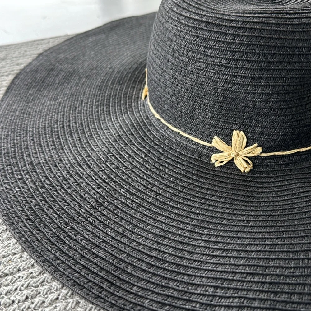 Vintage Black Large Straw Hat with Daisy Flower Detail - Picture 2 of 6
